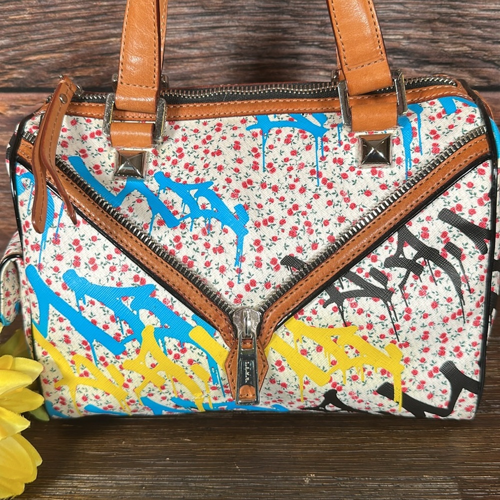 L.A.M.B by Gwen Stefani Worthington Ditzy Graffiti Zipper Flower Satchel bag! - Picture 2 of 13
